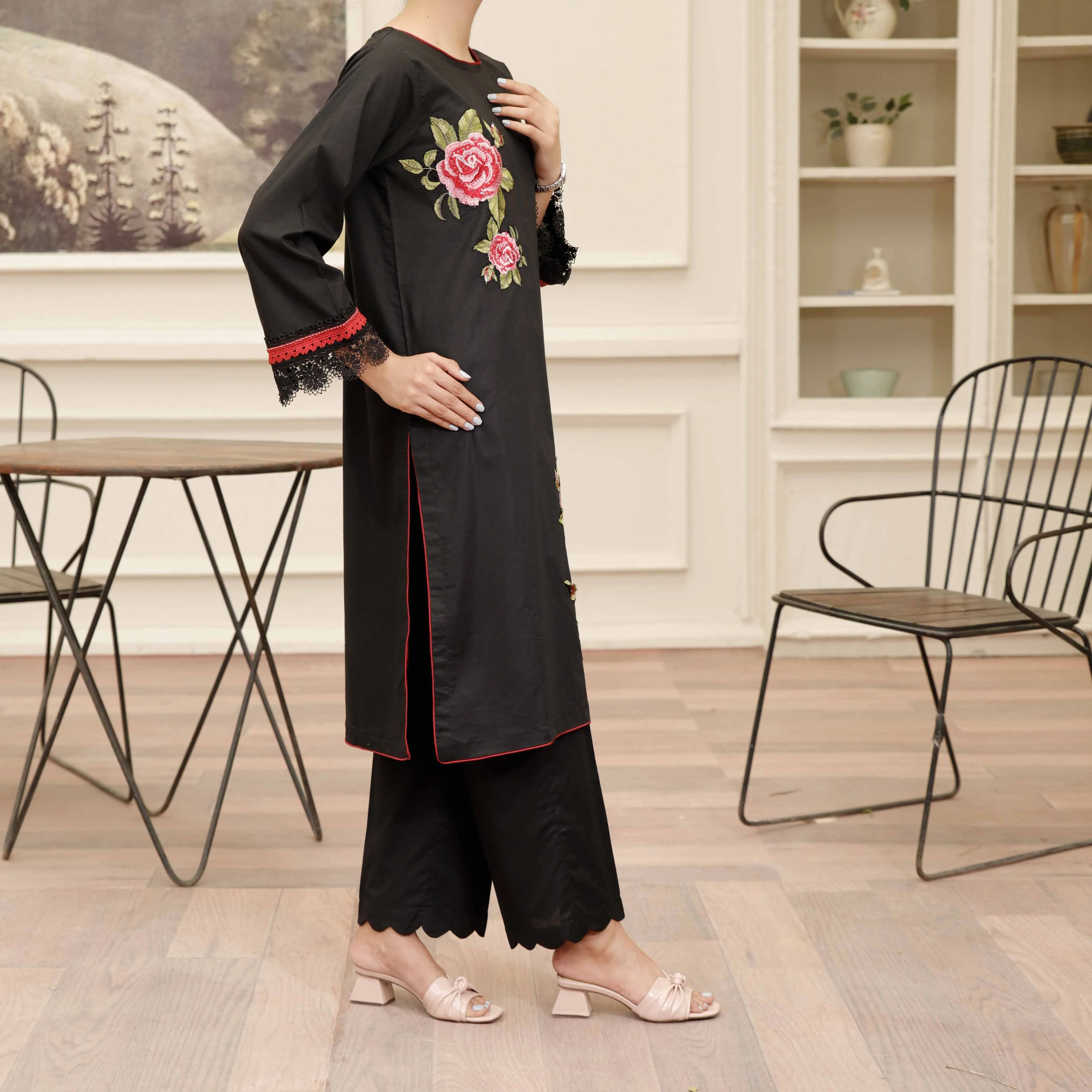 2PC- Embroidered ChikanKari Suit PS4950
