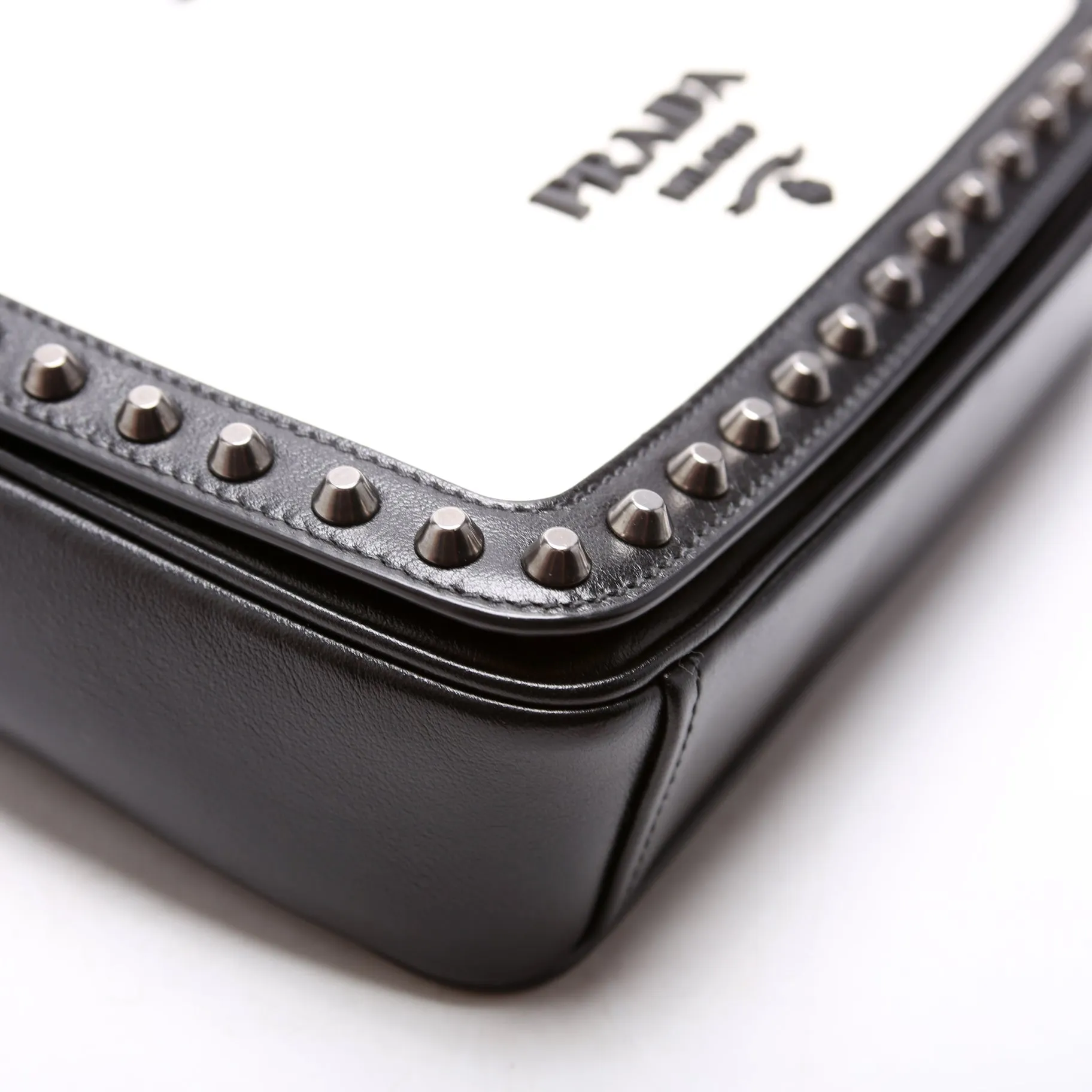 Chain Flap Studded Glaze Calfskin White/Black