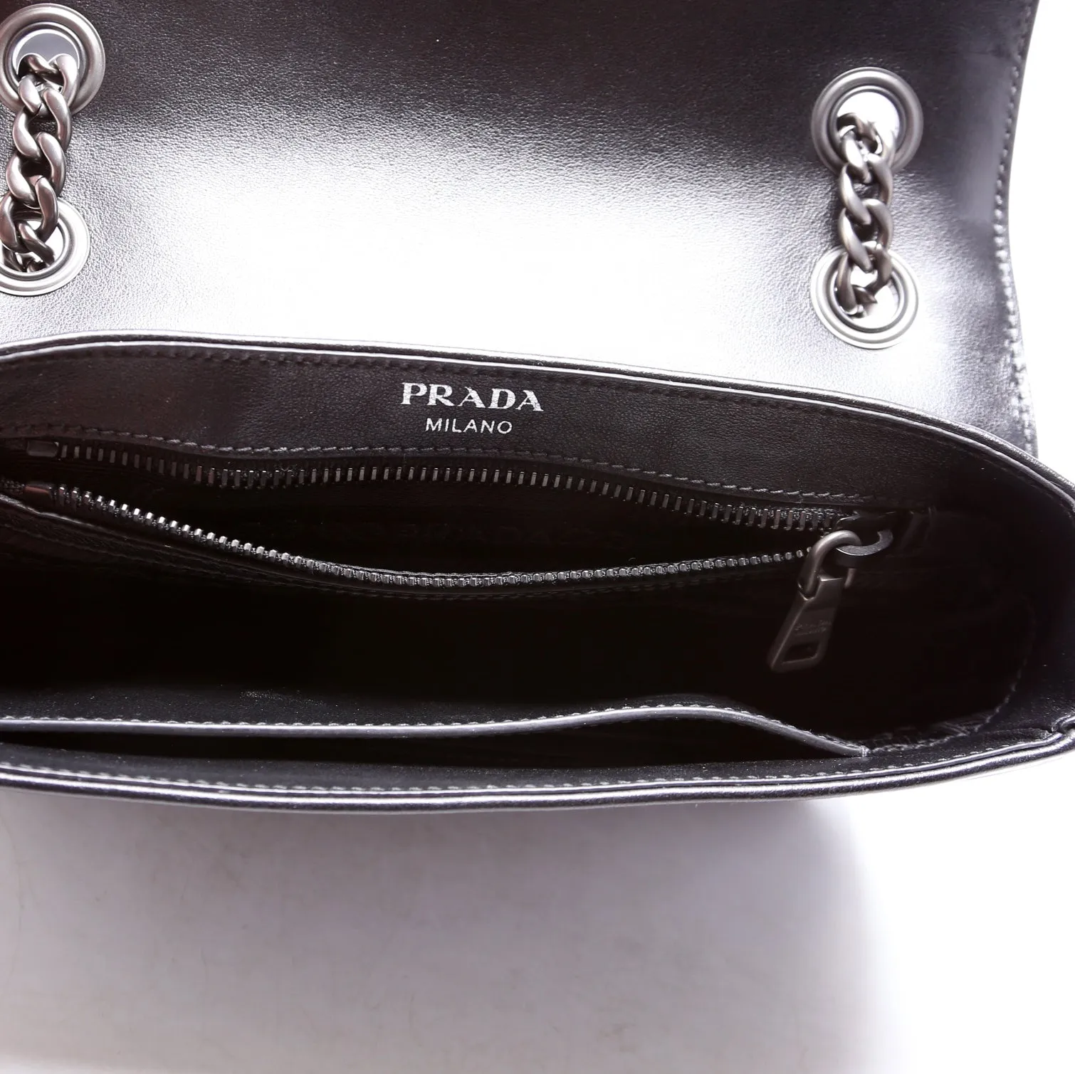 Chain Flap Studded Glaze Calfskin White/Black