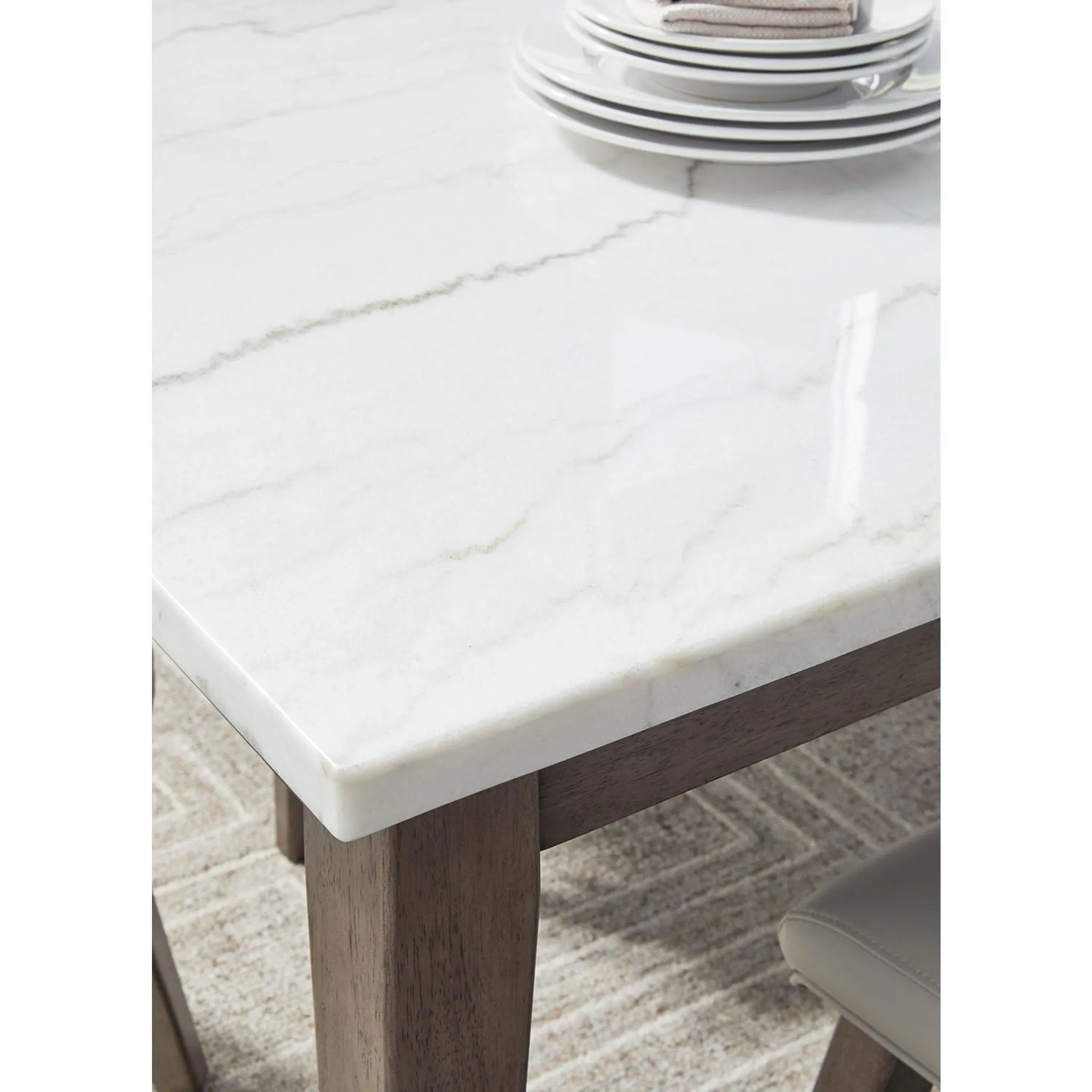 Loyaska Dining Table