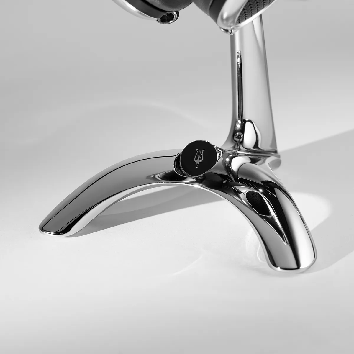 Meze ELITE Headphones and Manta Chrome Stand Bundle (Pre-Order)
