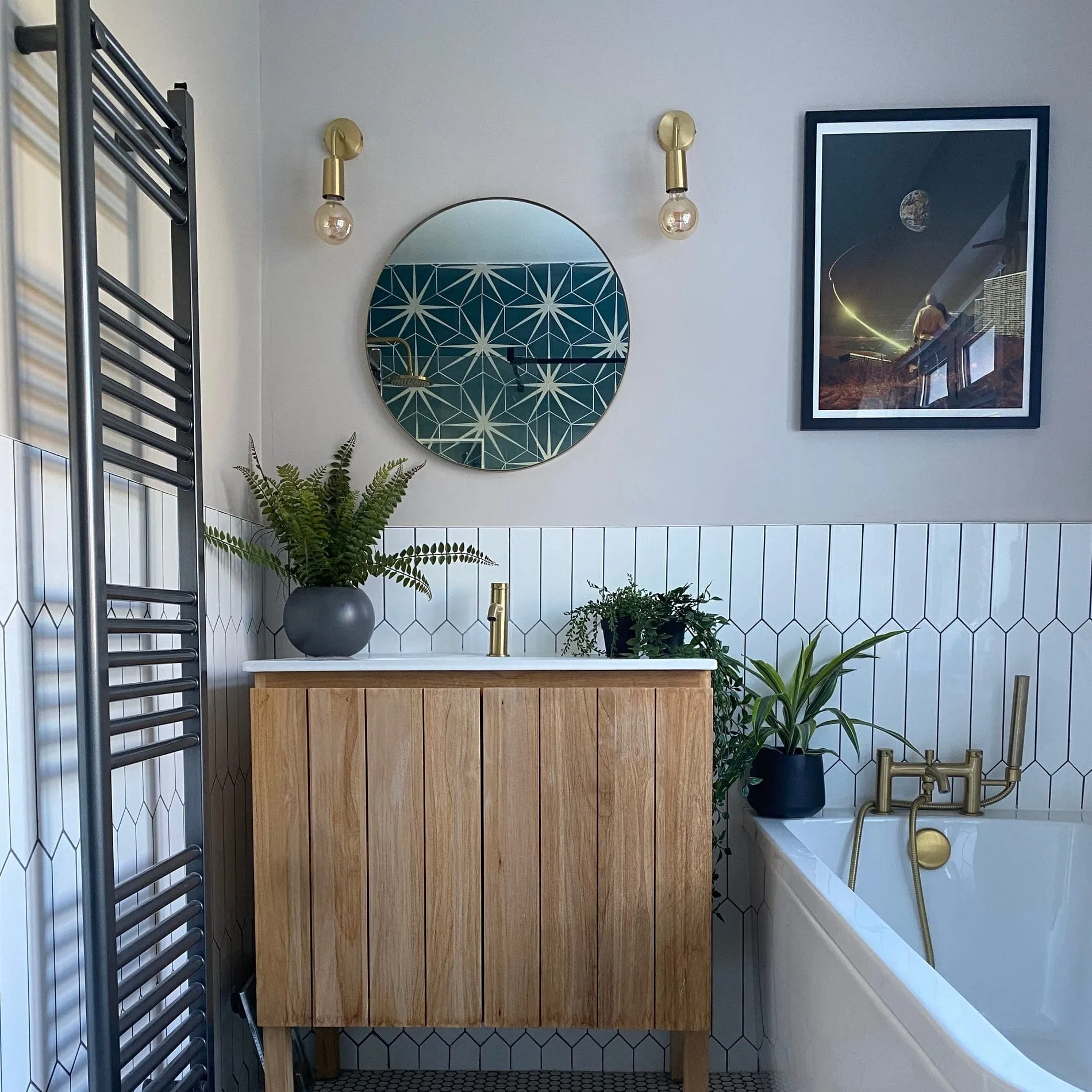 Sleek Edison Wall Light - Brass